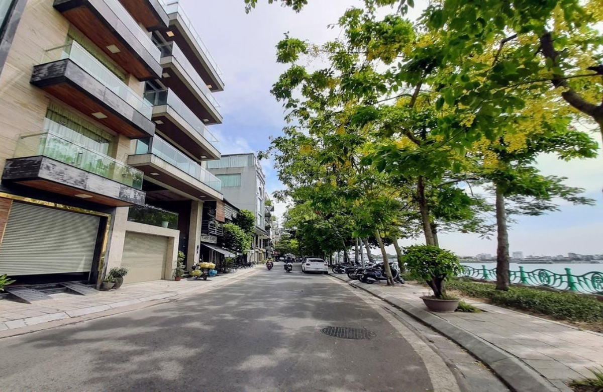 Gia nha mot khu vuc o Ha Noi dat ngang pho co, gan 2 ty dong/m2 hinh anh