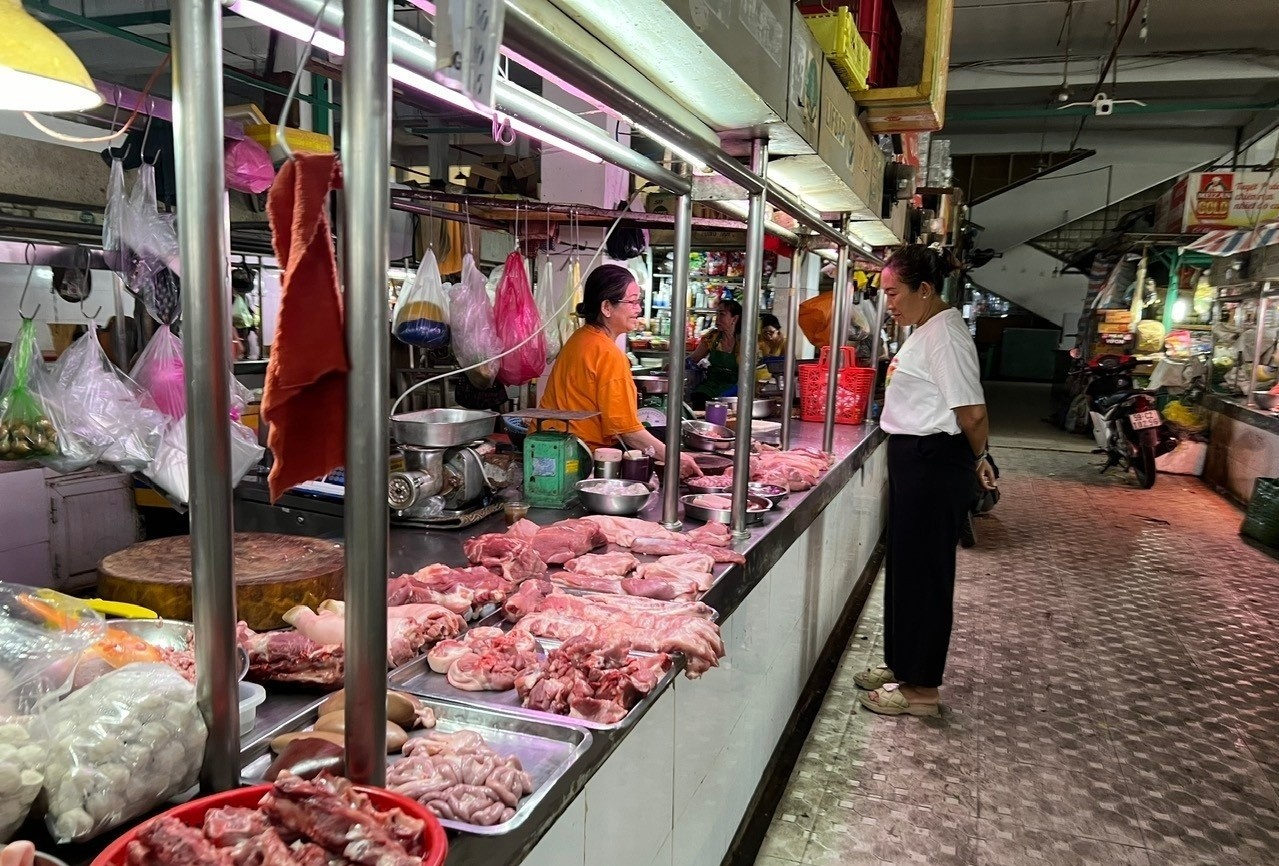 Ly do ba noi tro TP.HCM rut re mua thit heo hinh anh