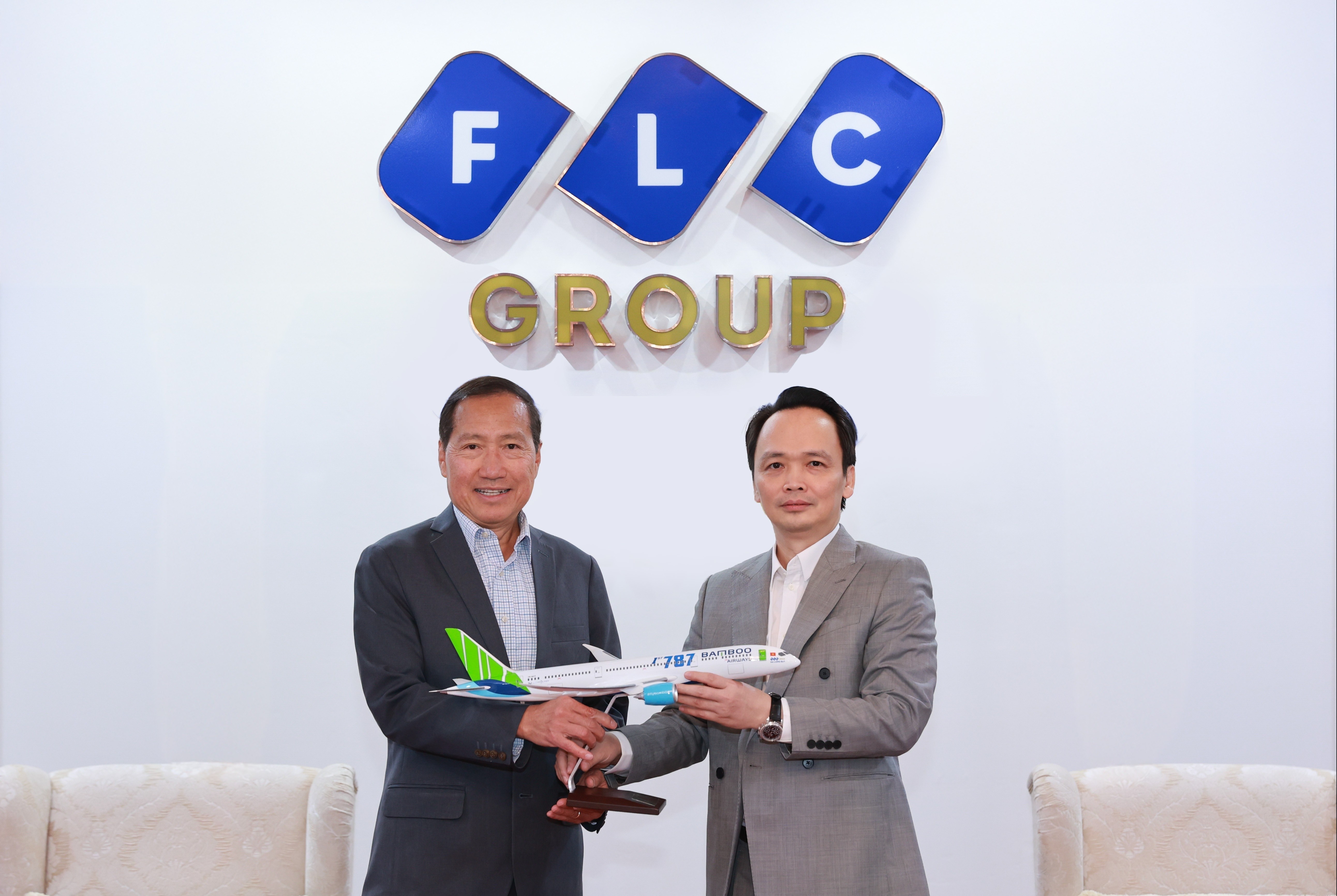 Ong Trinh Van Quyet gap CEO Boeing Viet Nam hinh anh