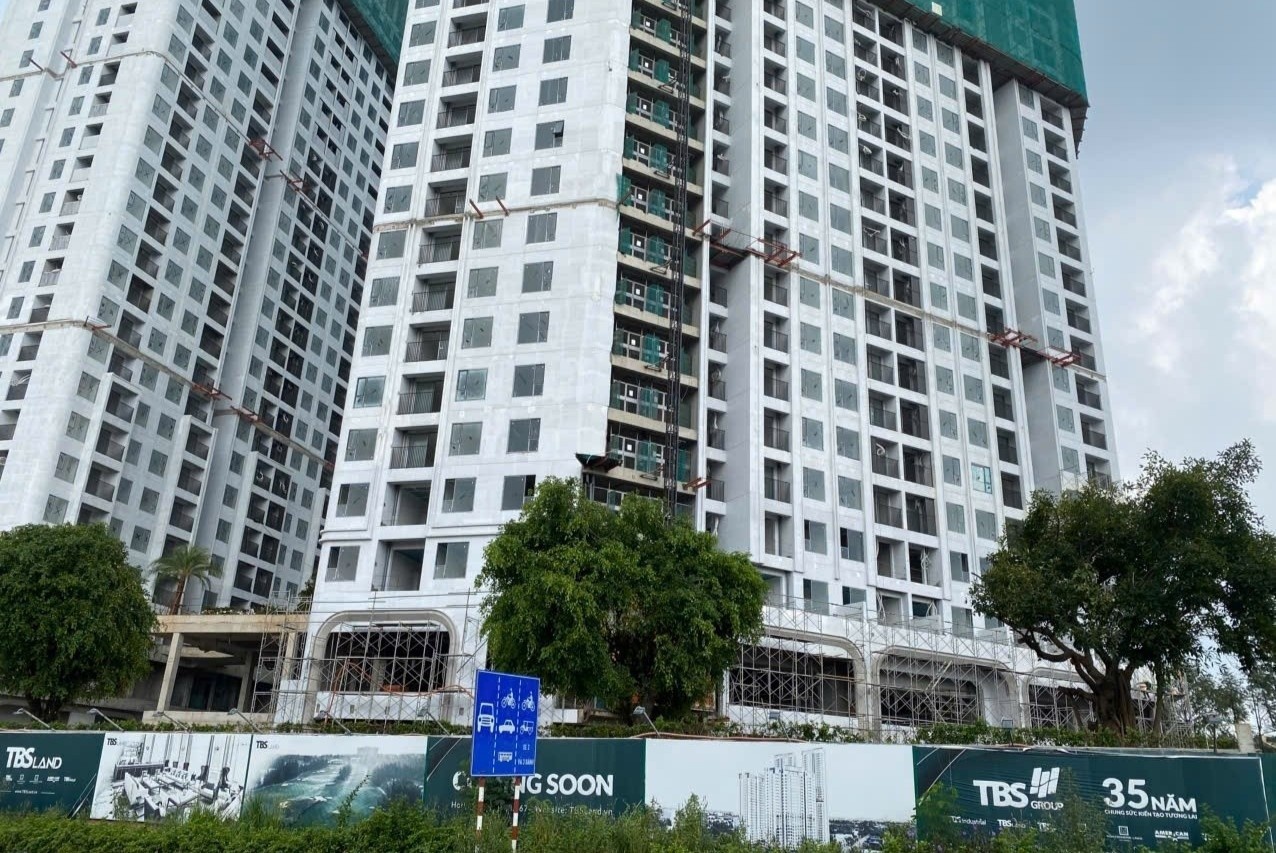 'Tay ngang' lan san lam bat dong san hinh anh