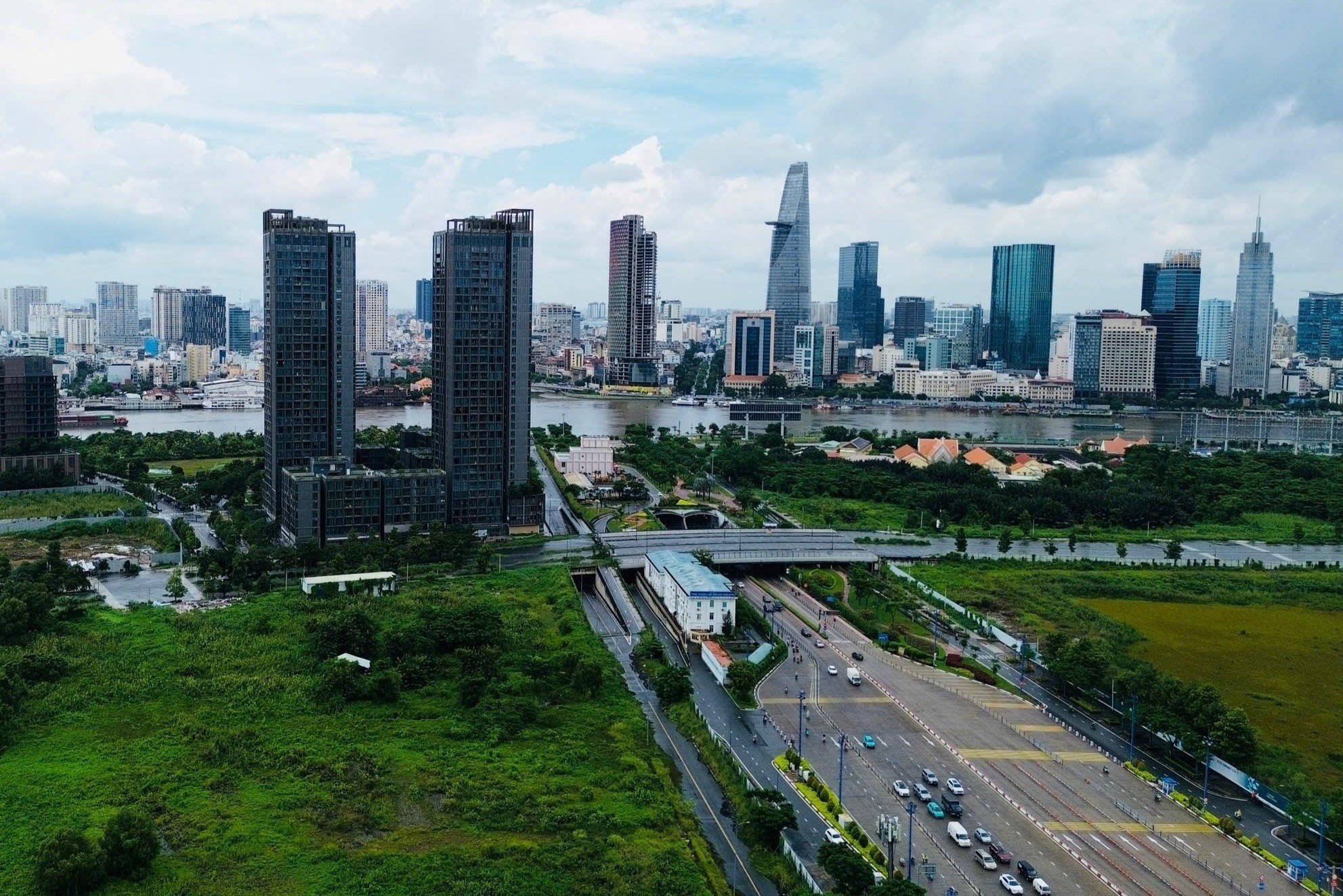 TP.HCM sap co toa nha 99 tang o Thu Thiem hinh anh