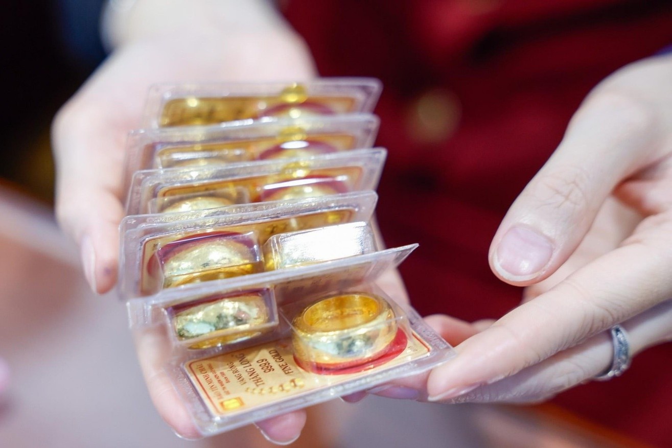 Gia vang Viet Nam 'venh' the gioi chua tung co hinh anh