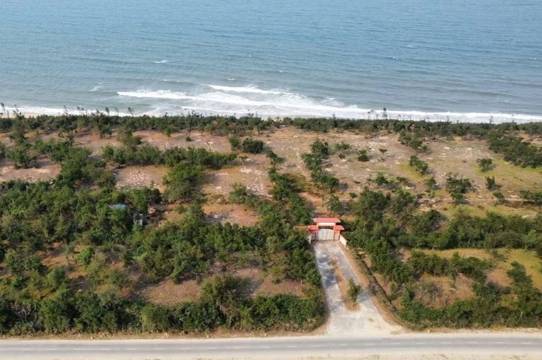 Nguoi dan khon kho vi doanh nghiep om 'dat vang' ven bien roi bo hoang hinh anh