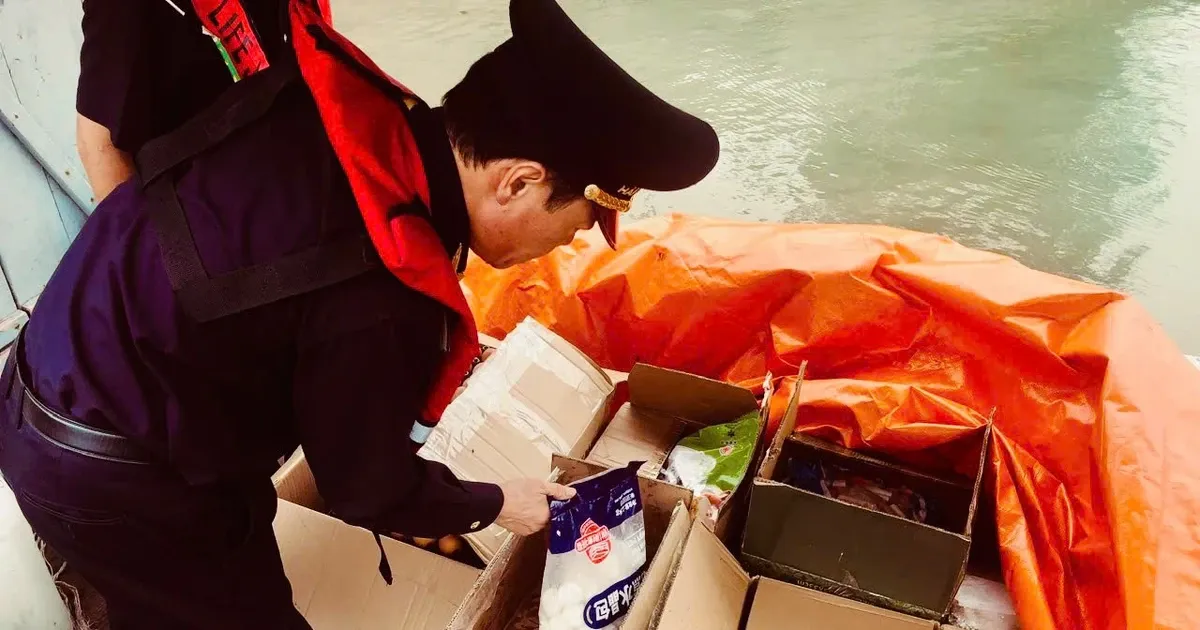 Bat nhieu lo lap xuong, xuc xich tu Trung Quoc van chuyen vao Viet Nam hinh anh