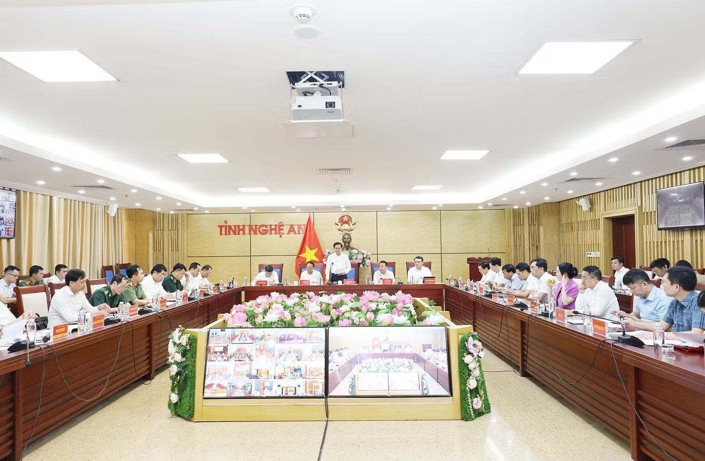 nha thau anh 1