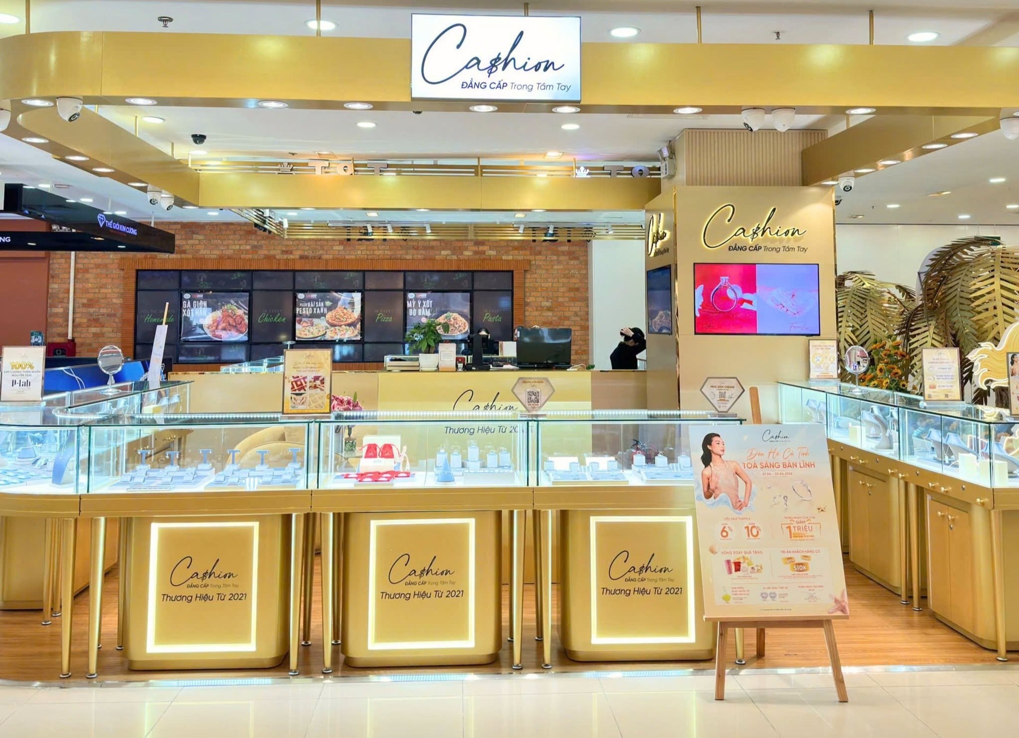Một hệ thống hàng chục cửa hàng kim cương tạm dừng kinh doanh