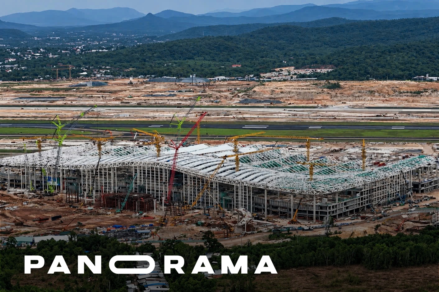 Hơn 7.600 người chạy đua hoàn thiện sân bay Phú Quốc trước APEC
