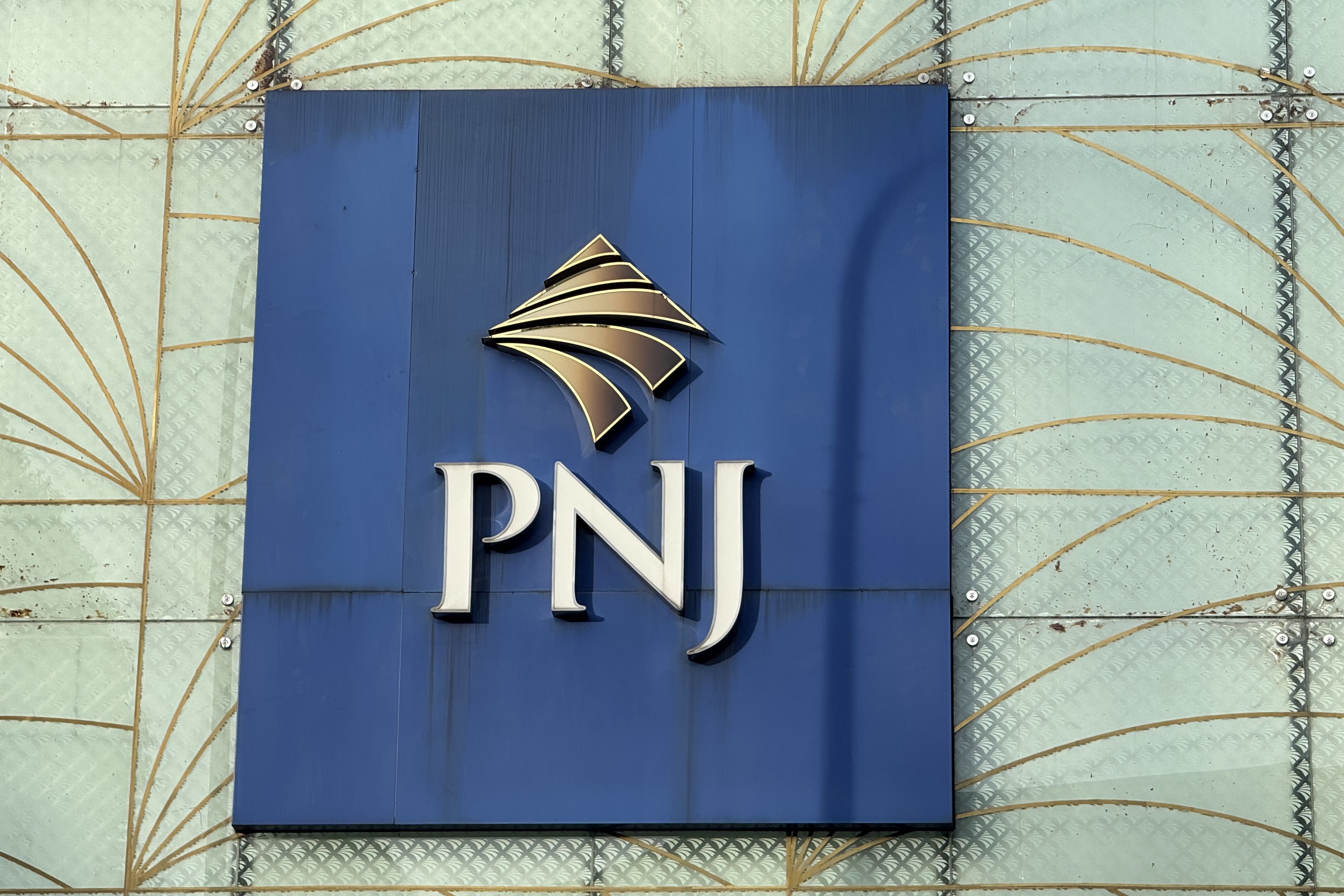 PNJ giảm hơn 1.000 nhân sự sau 9 tháng
