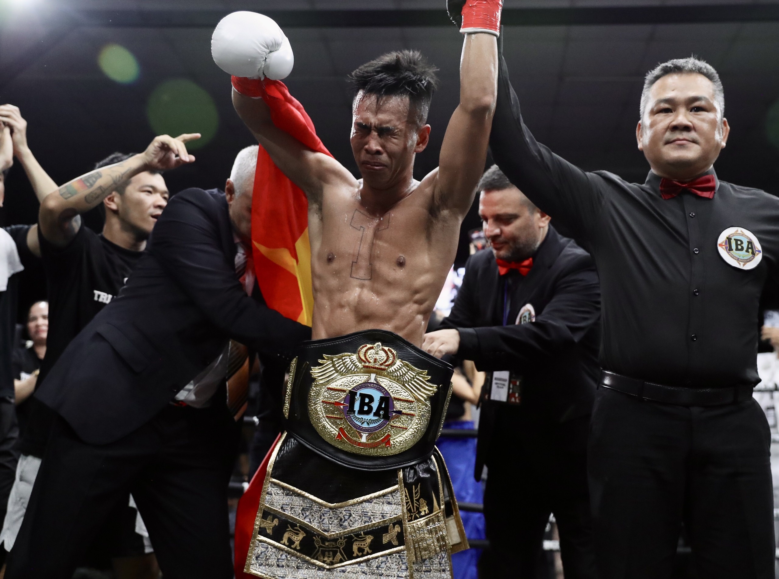 Phut vo oa cam xuc cua Tran Van Thao hinh anh