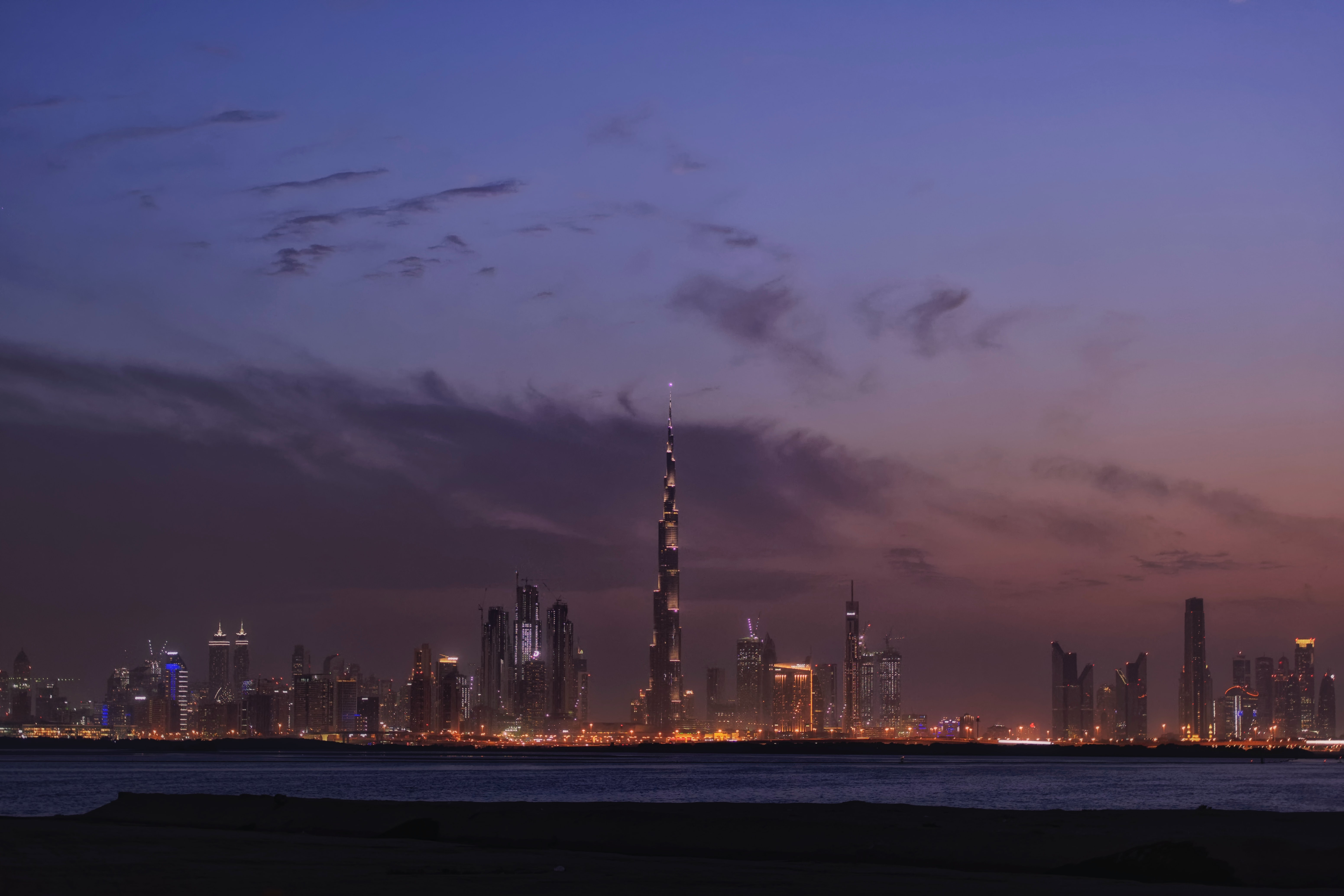 Chon di Dubai hay Abu Dhabi hinh anh