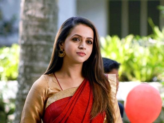 Loat vai dien lam nen ten tuoi cua sao An Do bi cuong hiep hinh anh