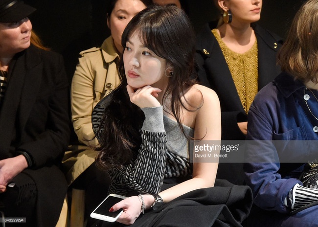 Song Hye Kyo dự show diễn Burberry ảnh 2 Song Hye Kyo du show dien Burberry anh 2