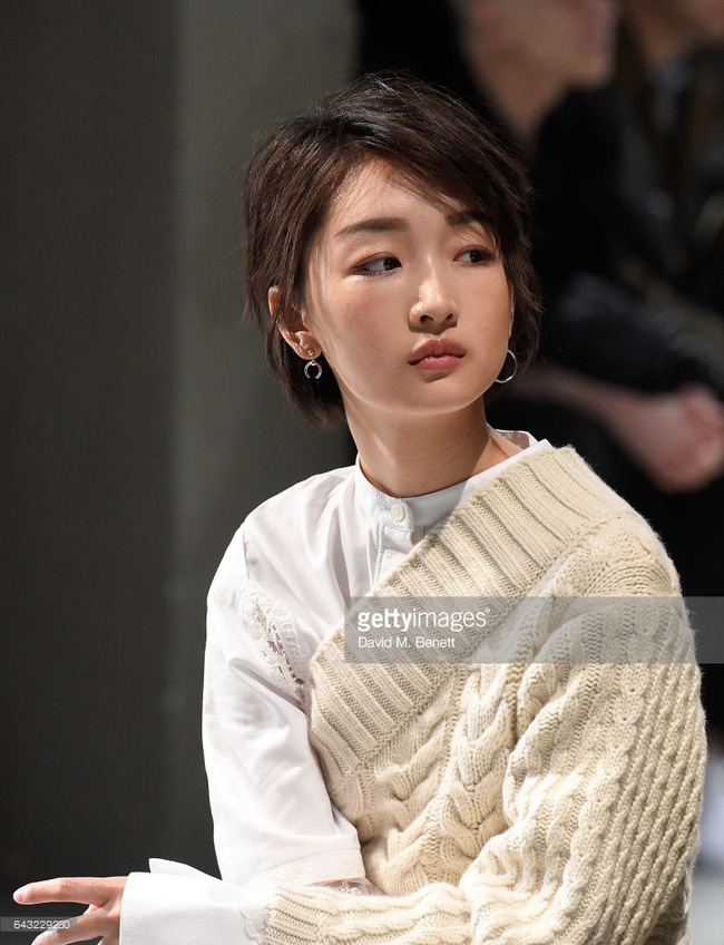 Song Hye Kyo dự show diễn Burberry ảnh 4 Song Hye Kyo du show dien Burberry anh 4