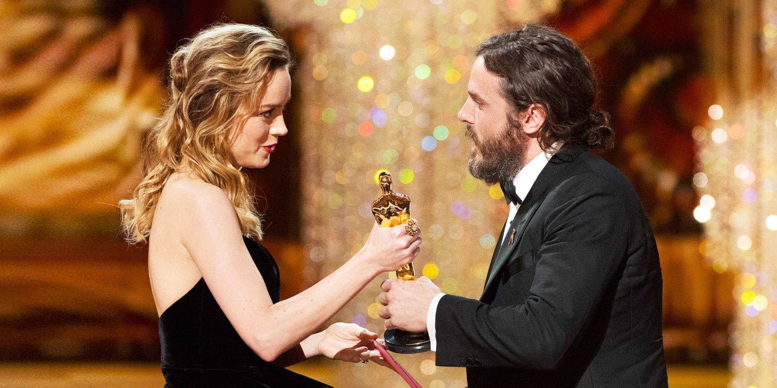 Brie Larson tho o khi Casey Affleck nhan giai Oscar 2017 hinh anh