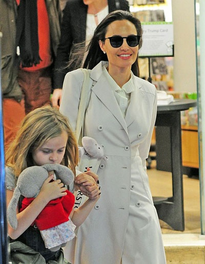 Angelina Jolie va cac con anh 4