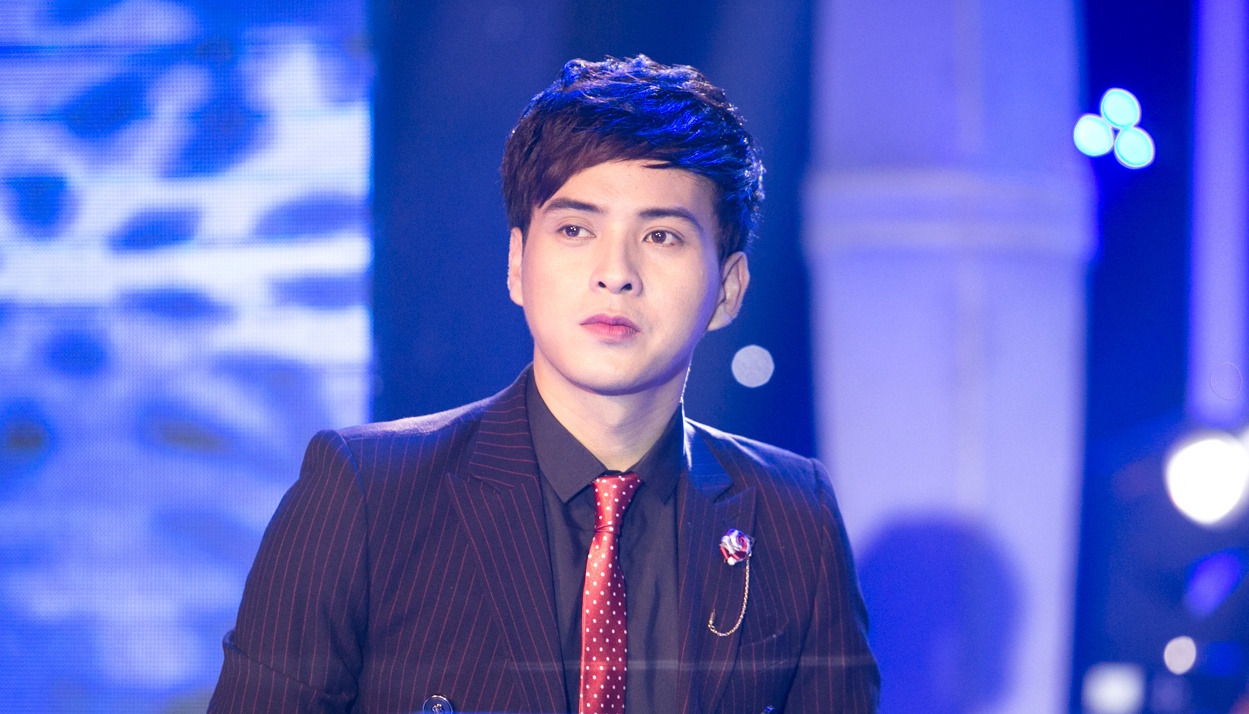 Ho Quang Hieu hoc danh dan de bieu dien trong live show 10 nam ca hat hinh anh
