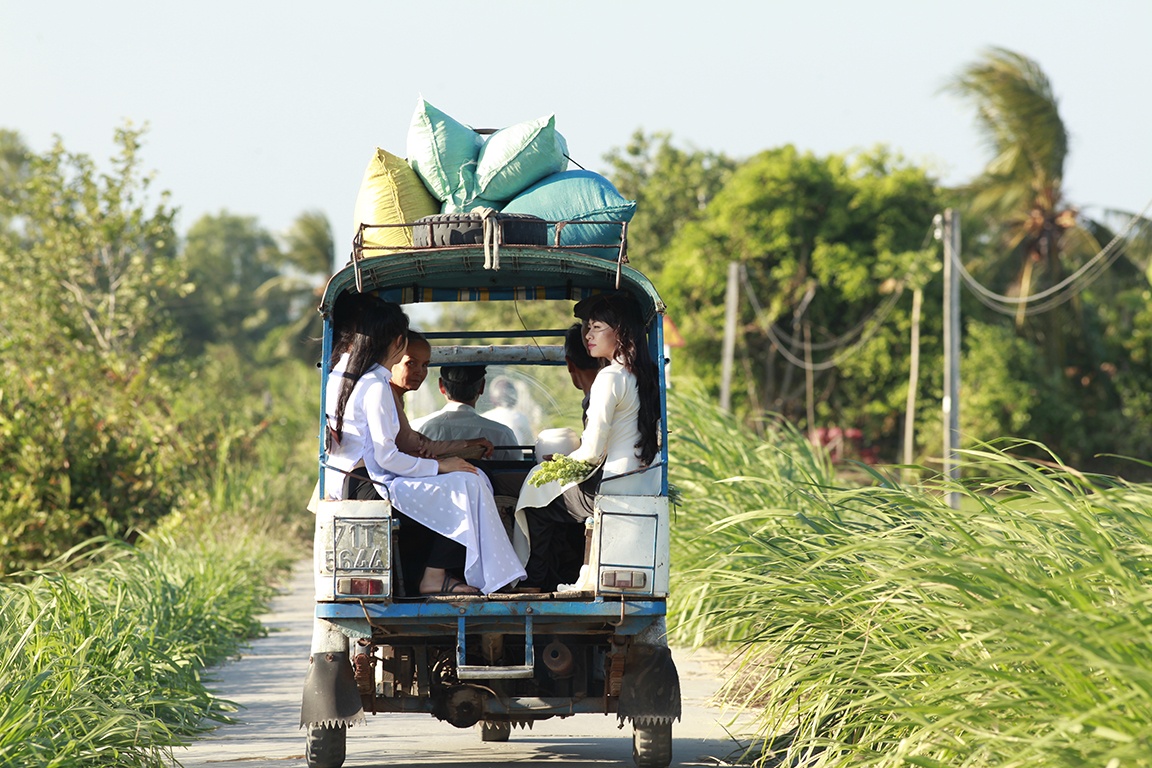 Uyen Linh cover 'Di de tro ve' anh 2