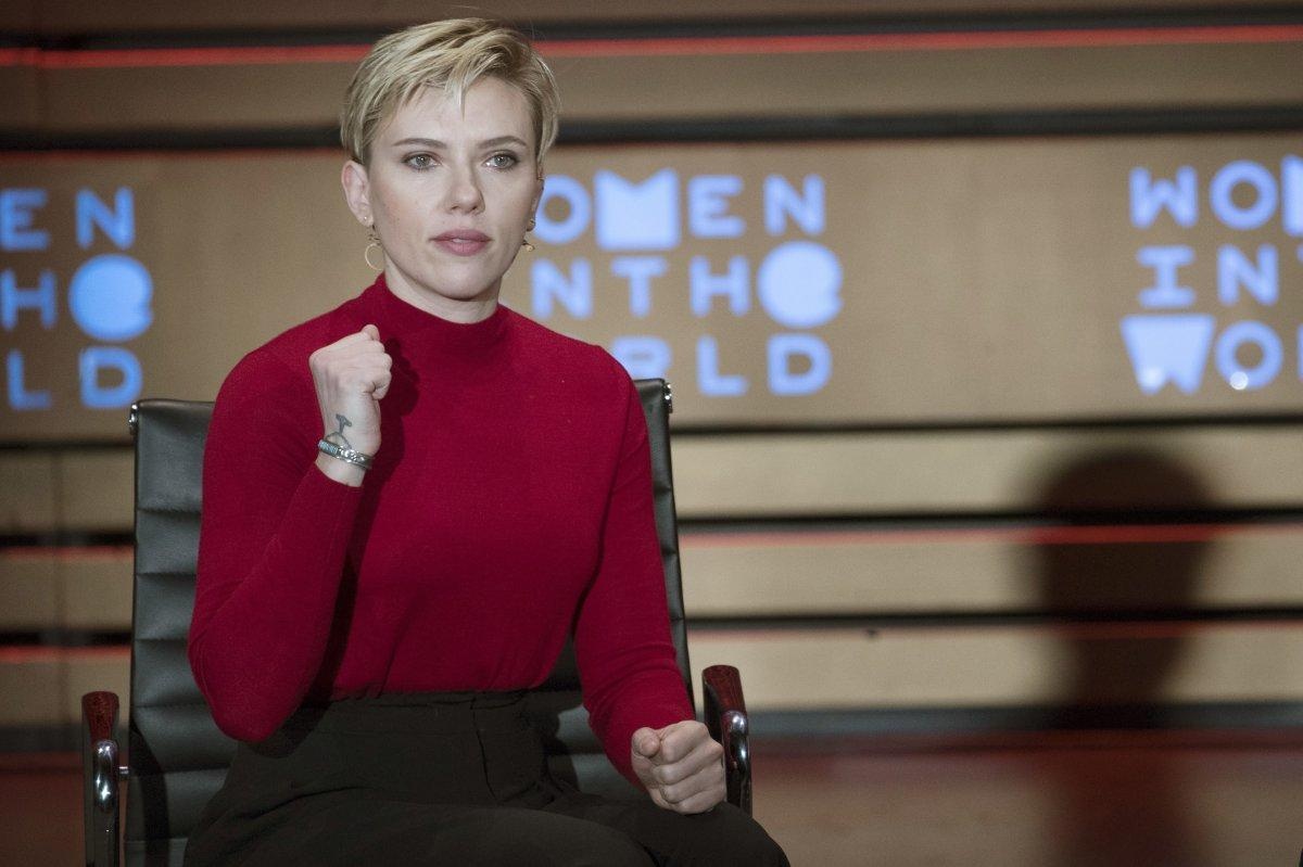 Scarlett Johansson goi Ivanka Trump la ke hen nhat hinh anh