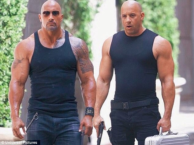 Dwayne Johnson bat hoa Vin Diesel anh 1