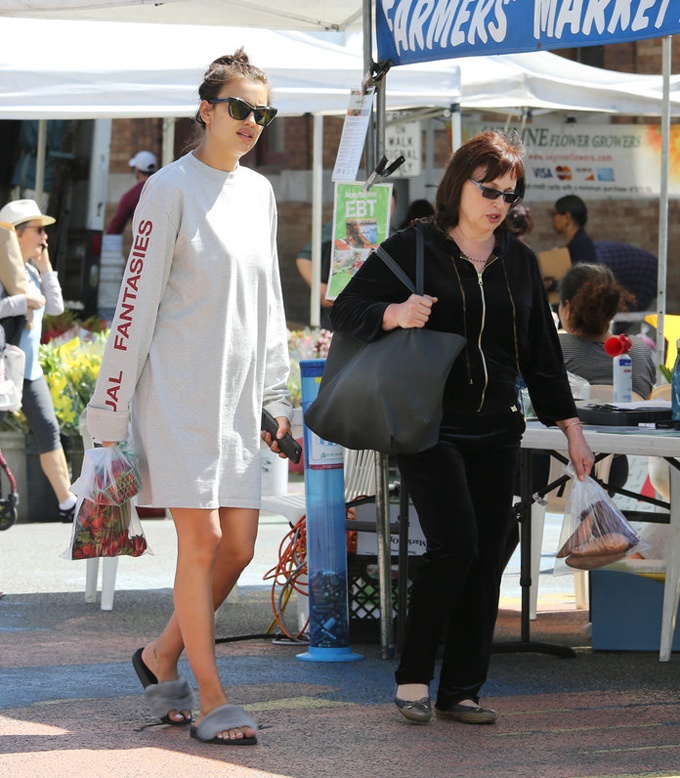 Irina Shayk lộ diện sau khi sinh con ảnh 1 Irina Shayk lo dien sau khi sinh con anh 1