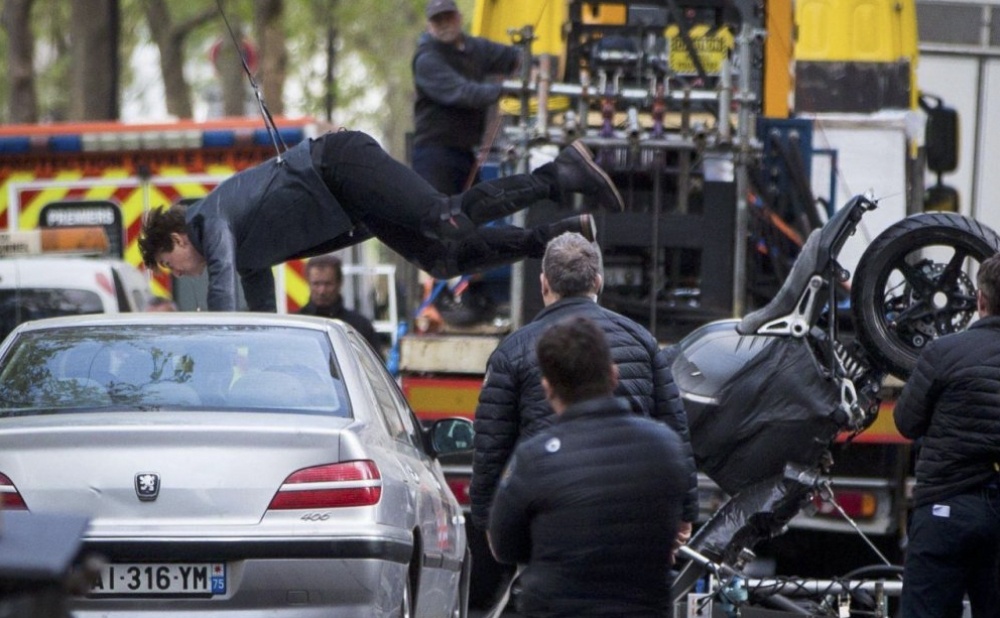 Tom Cruise tren phim truong  