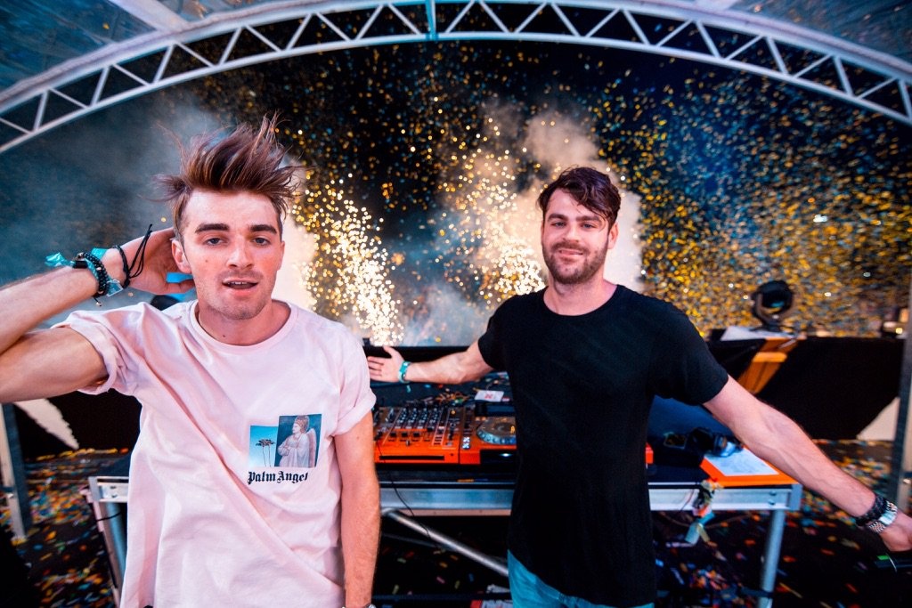 Drake va The Chainsmokers oanh tac de cu Billboard 2017 hinh anh