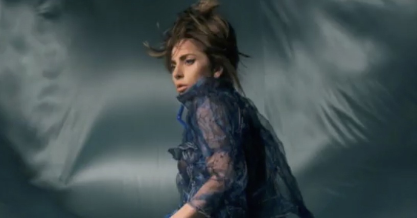 Lady Gaga trinh dien ca khuc moi -