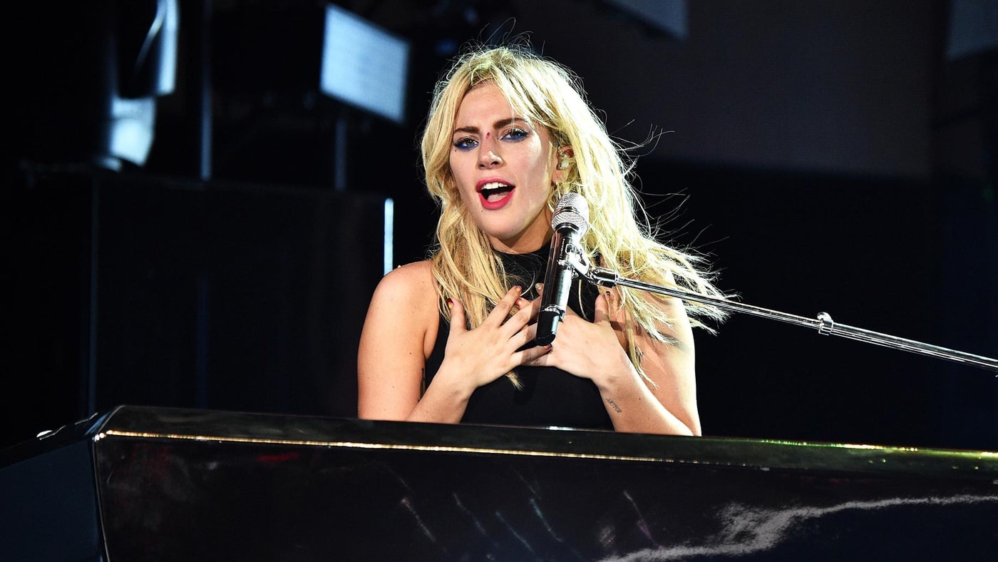 Lady Gaga gioi thieu ca khuc moi 'The Cure' tren san khau Coachella hinh anh