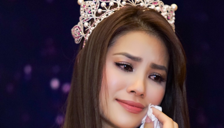 Pham Huong khoc khi bat ngo gap me o su kien hinh anh