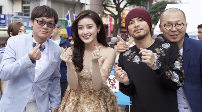 A hau Huyen My gay chu y tai Lien hoan phim Okinawa Nhat Ban hinh anh