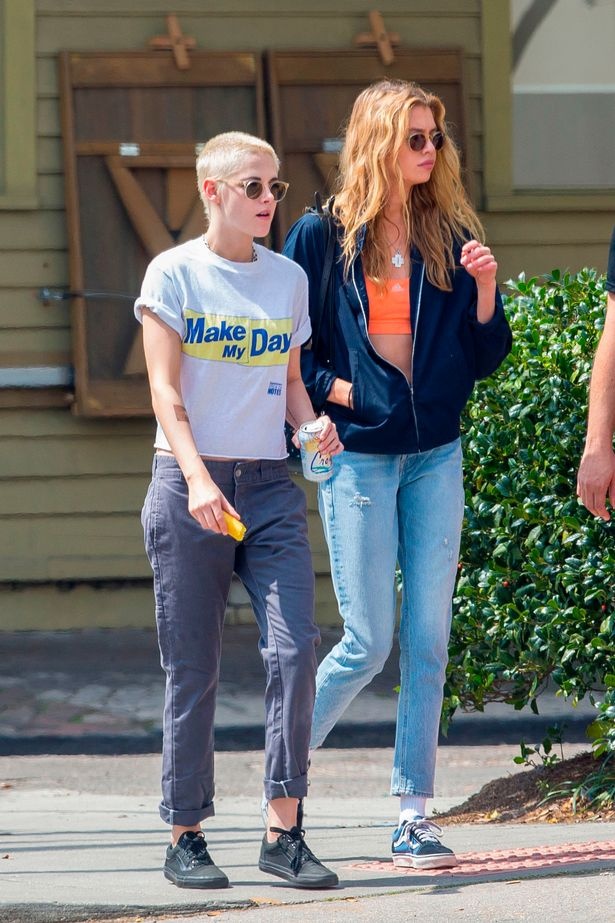 Kristen Stewart di choi voi ban gai dong tinh anh 5