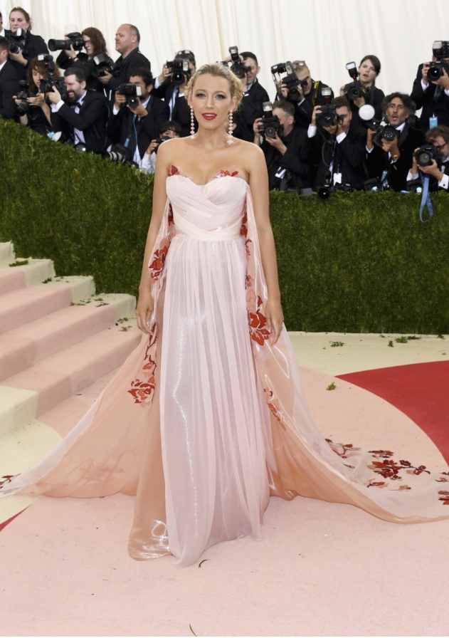 trang phuc tham do Met Gala anh 11