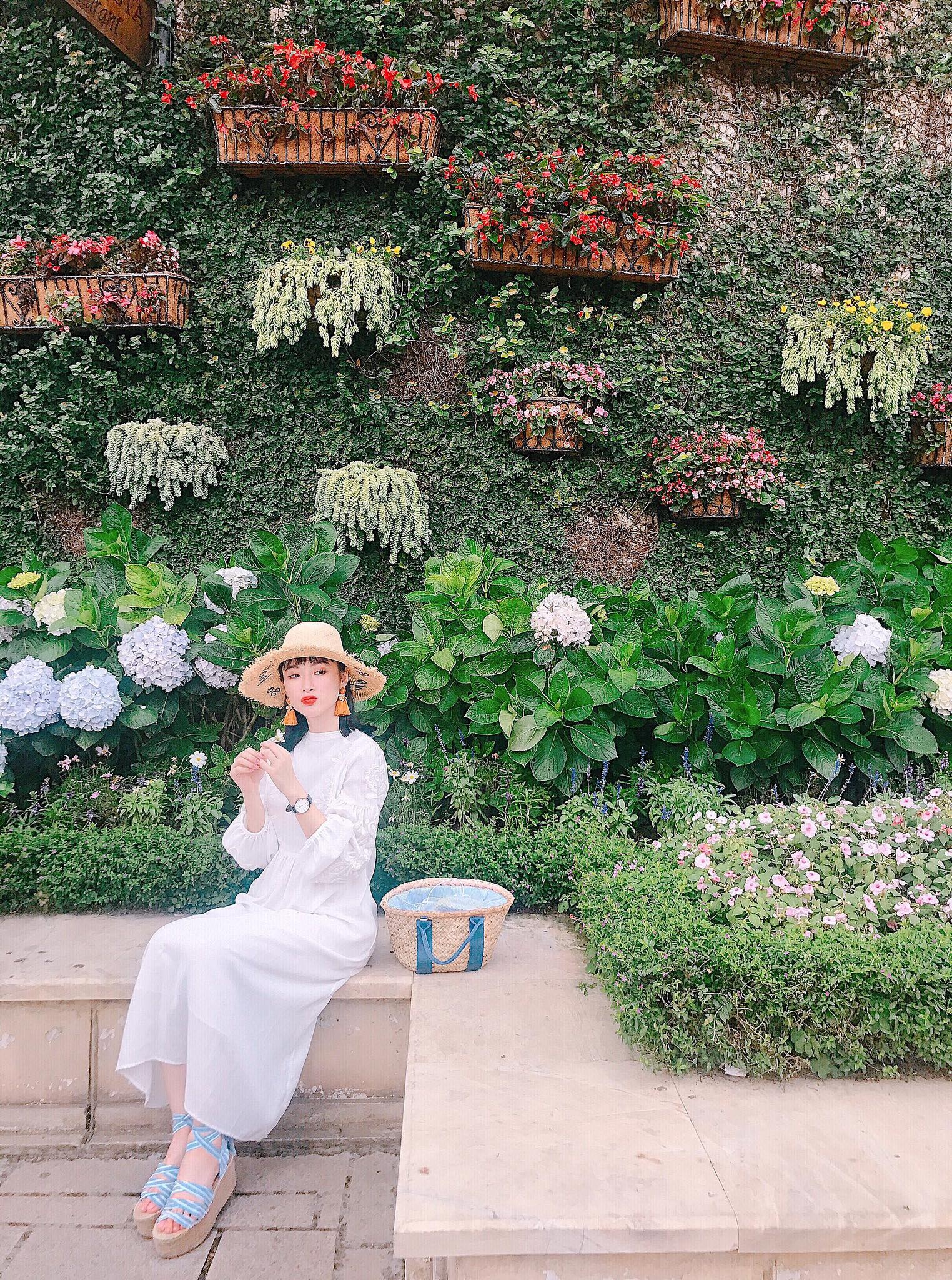 Angela Phuong Trinh va me anh 4