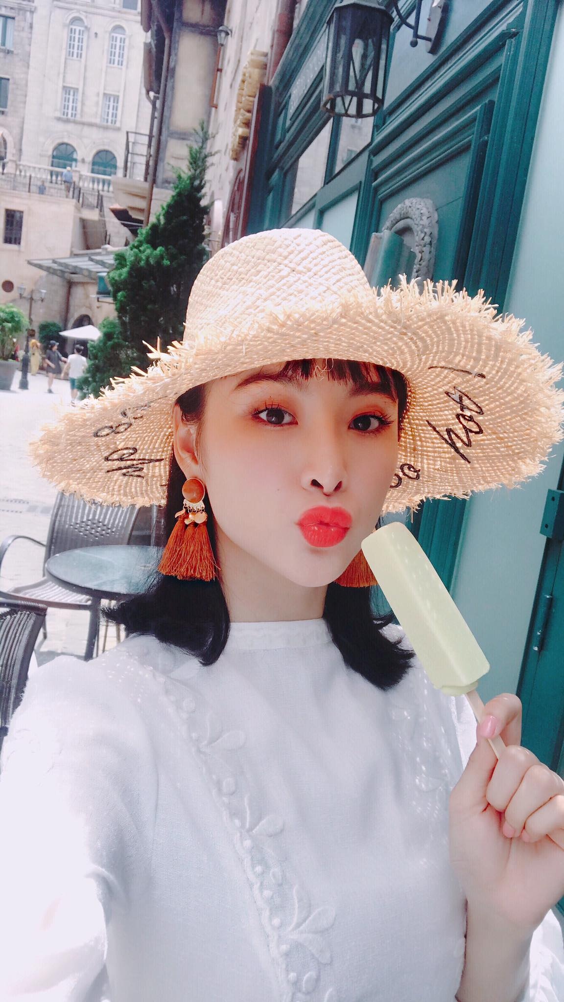 Angela Phuong Trinh va me anh 6