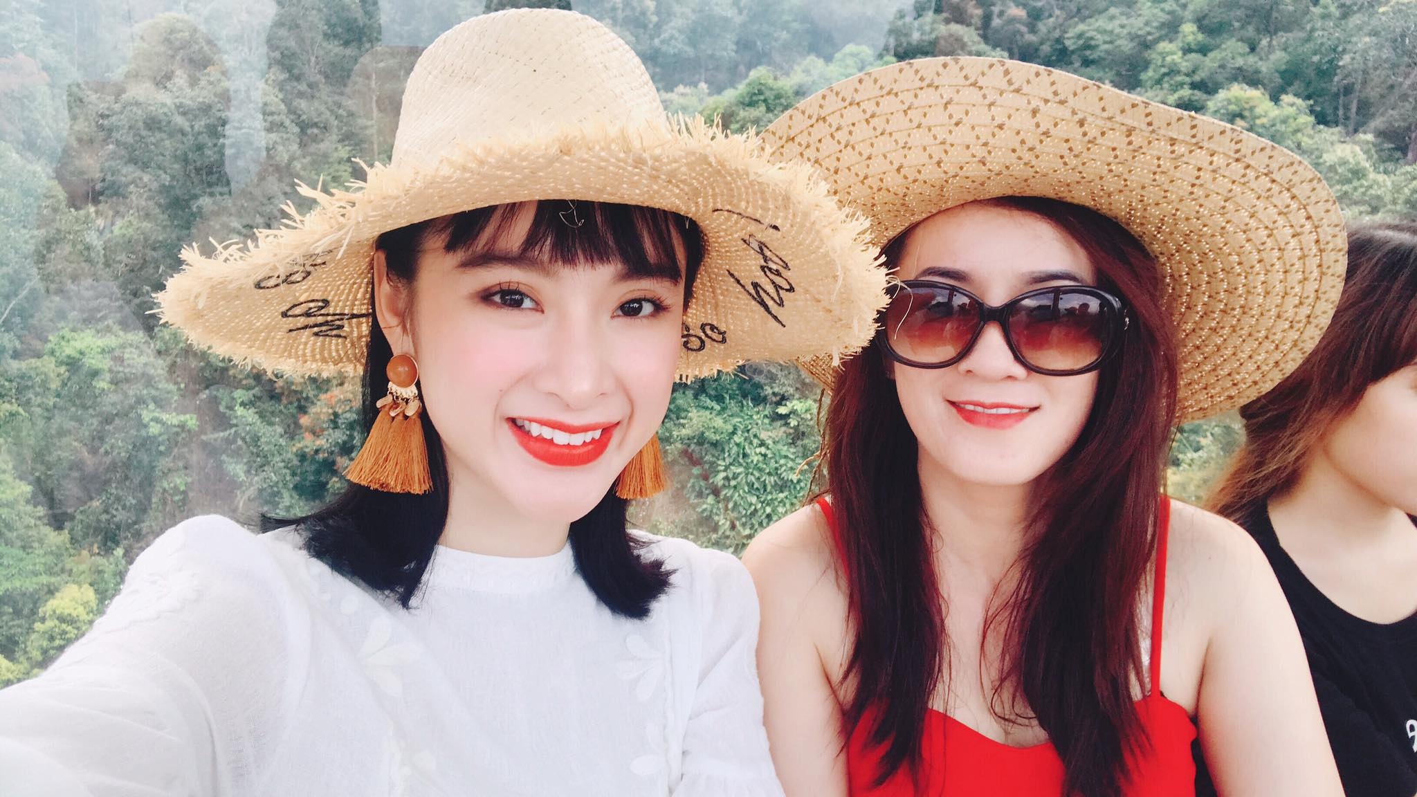 Angela Phuong Trinh khoe anh me tre trung nhu chi gai hinh anh