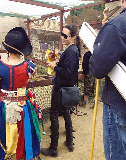 Angelina Jolie va cac con anh 3