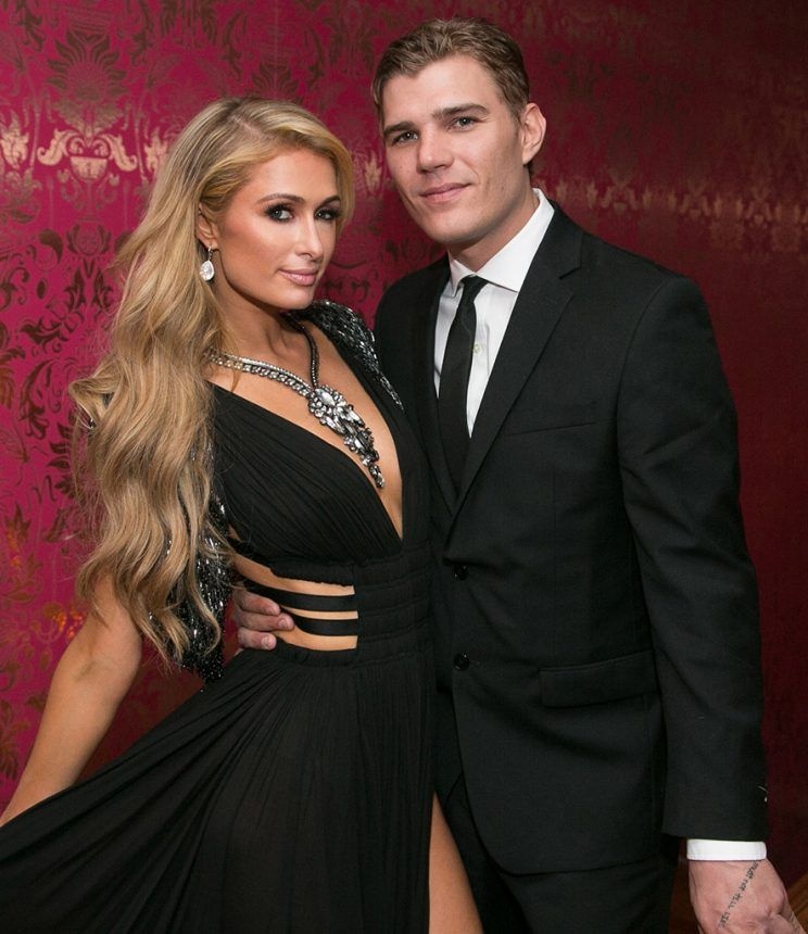 Paris Hilton dinh hon anh 2