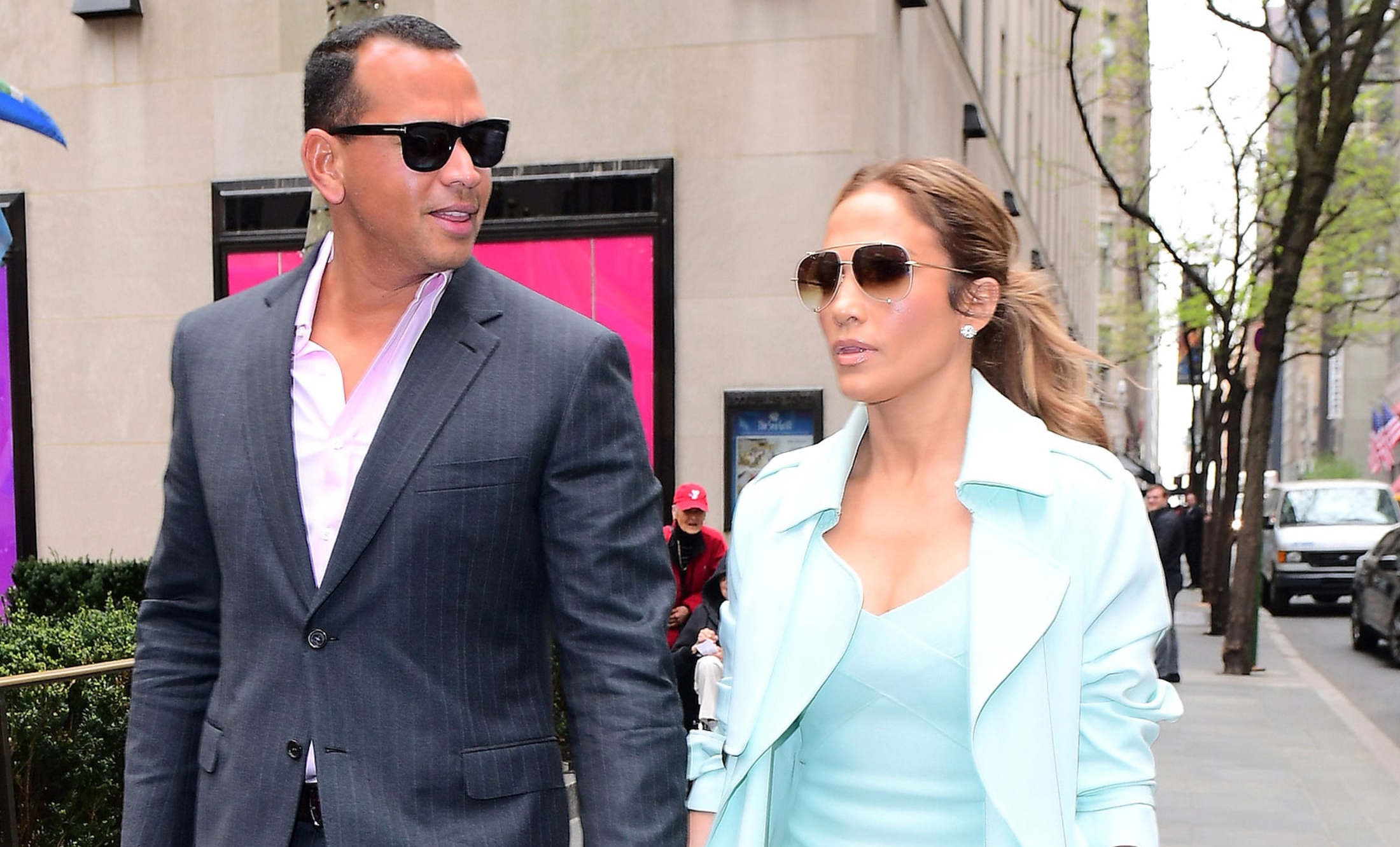 Jennifer Lopez va tinh tre duoc chon la cap doi thanh lich cua nam hinh anh