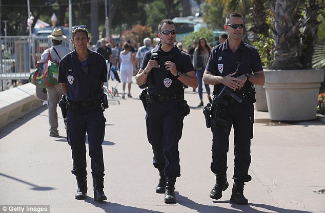 an ninh o Cannes 2017 anh 1