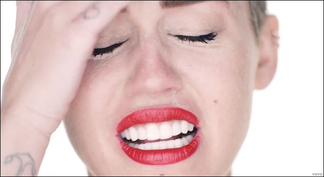Miley Cyrus: 'So Wrecking Ball se la nhac nen trong dam tang cua toi' hinh anh