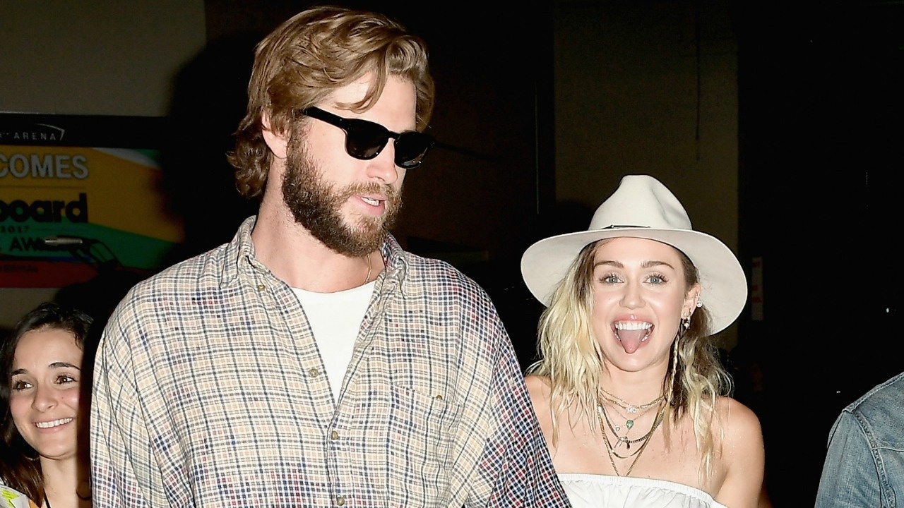 Miley Cyrus khóc khi trình diễn Malibu  ảnh 3 Miley Cyrus khoc khi trinh dien Malibu anh 3