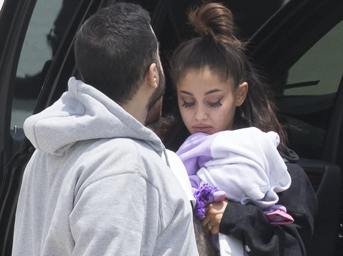 Ariana Grande dau buon xuat hien sau vu no bom o Manchester hinh anh