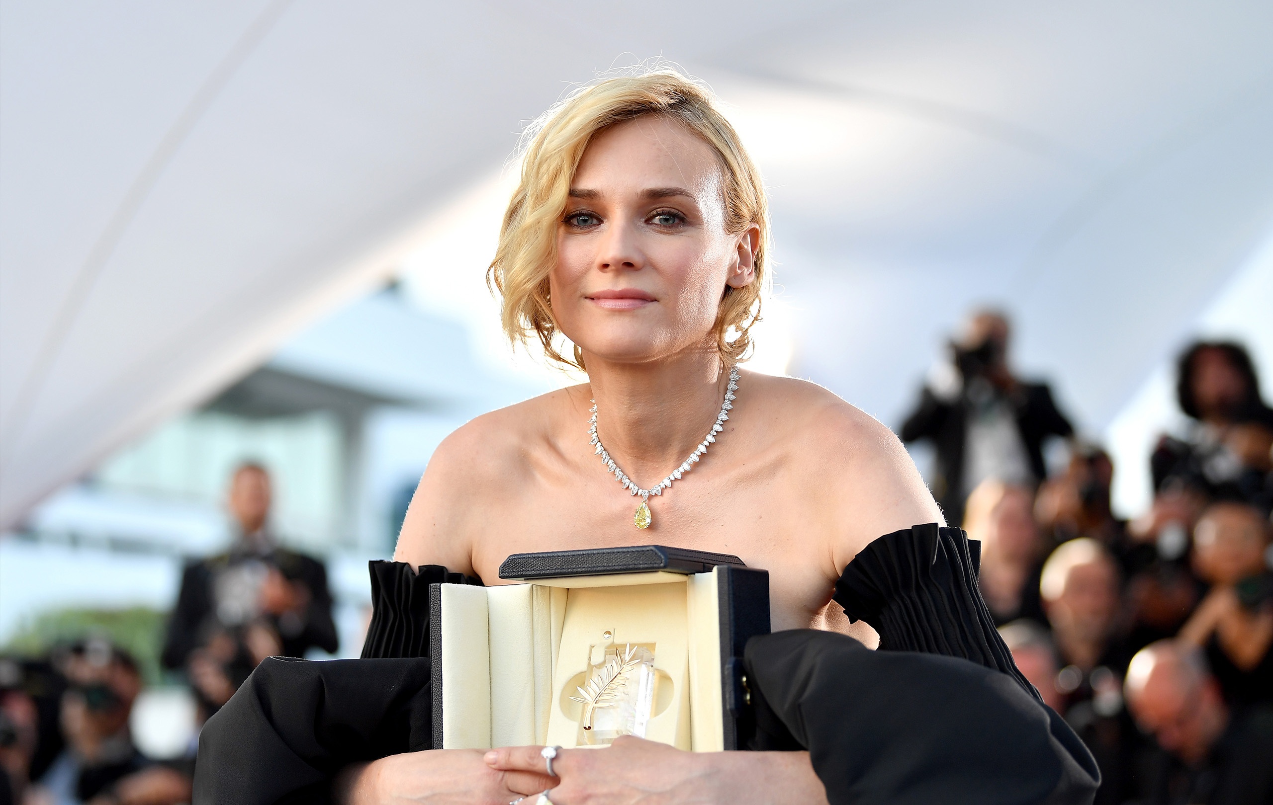 khoang khac dang nho be mac Cannes 2017 anh 8