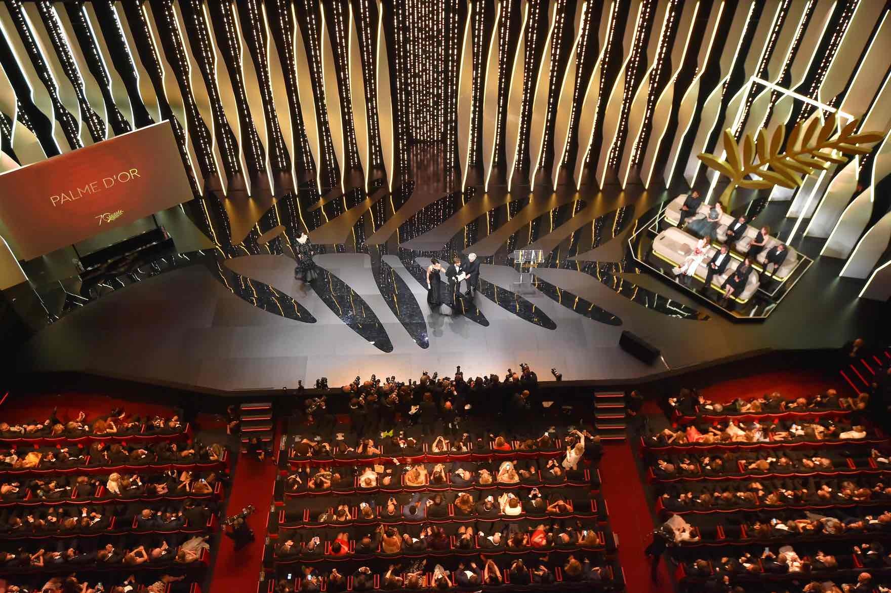 khoang khac dang nho be mac Cannes 2017 anh 1