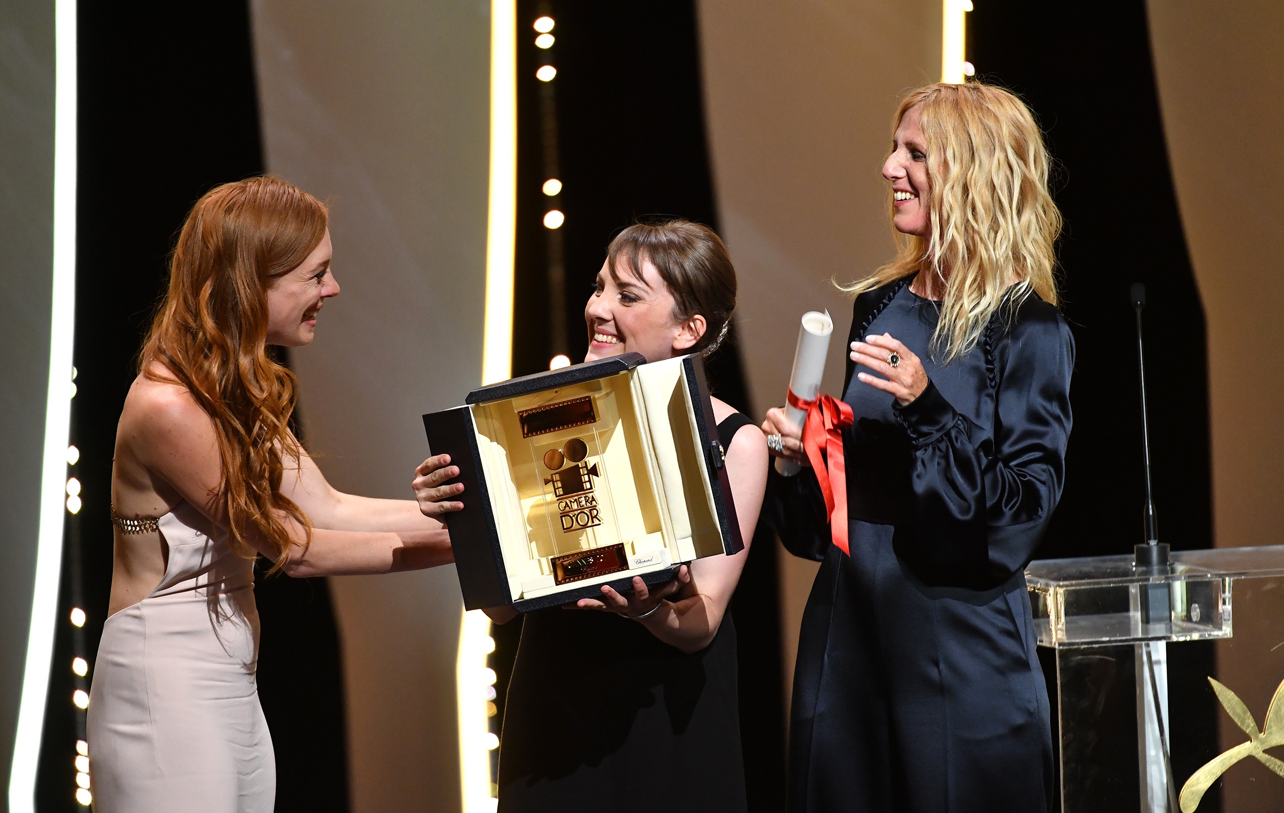 khoang khac dang nho be mac Cannes 2017 anh 13