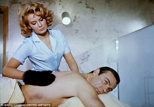 Bond Girl Molly Peters qua đời ảnh 1 Bond Girl Molly Peters qua doi anh 1