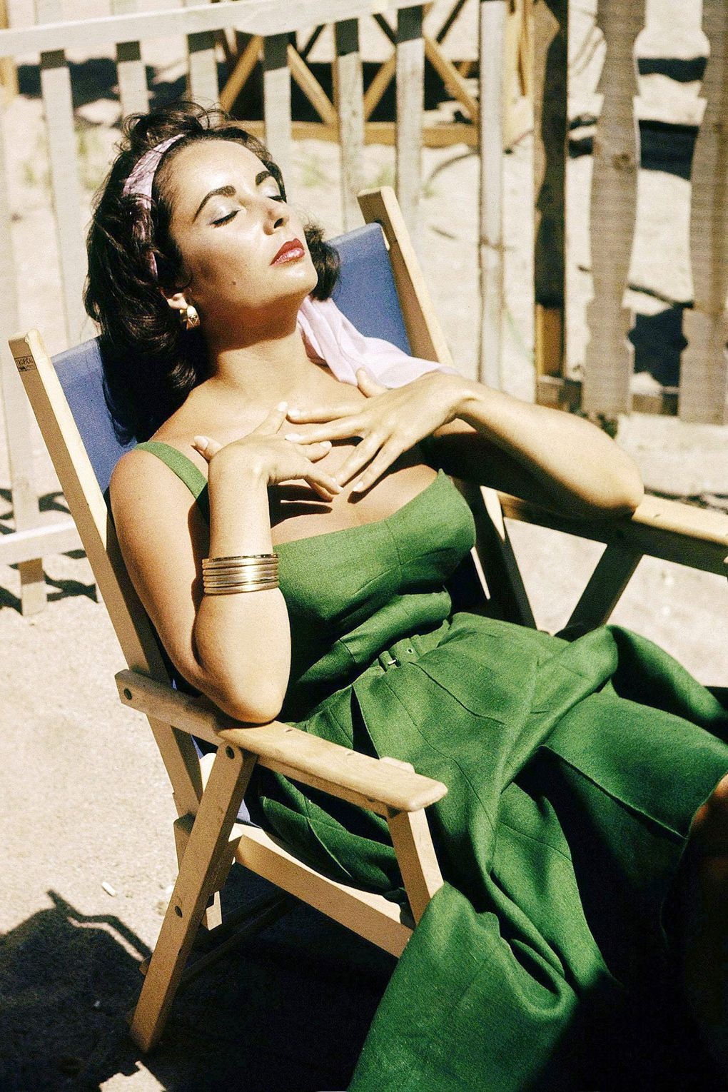 nhung bo vay ngay he bieu tuong cua sao the gioi anh 4