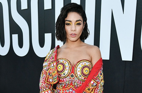 Top sao mac dep nhat show thoi trang Moschino hinh anh