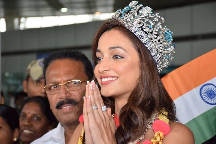 top 20 hoa hau dep nhat the gioi nam 2016 anh 6