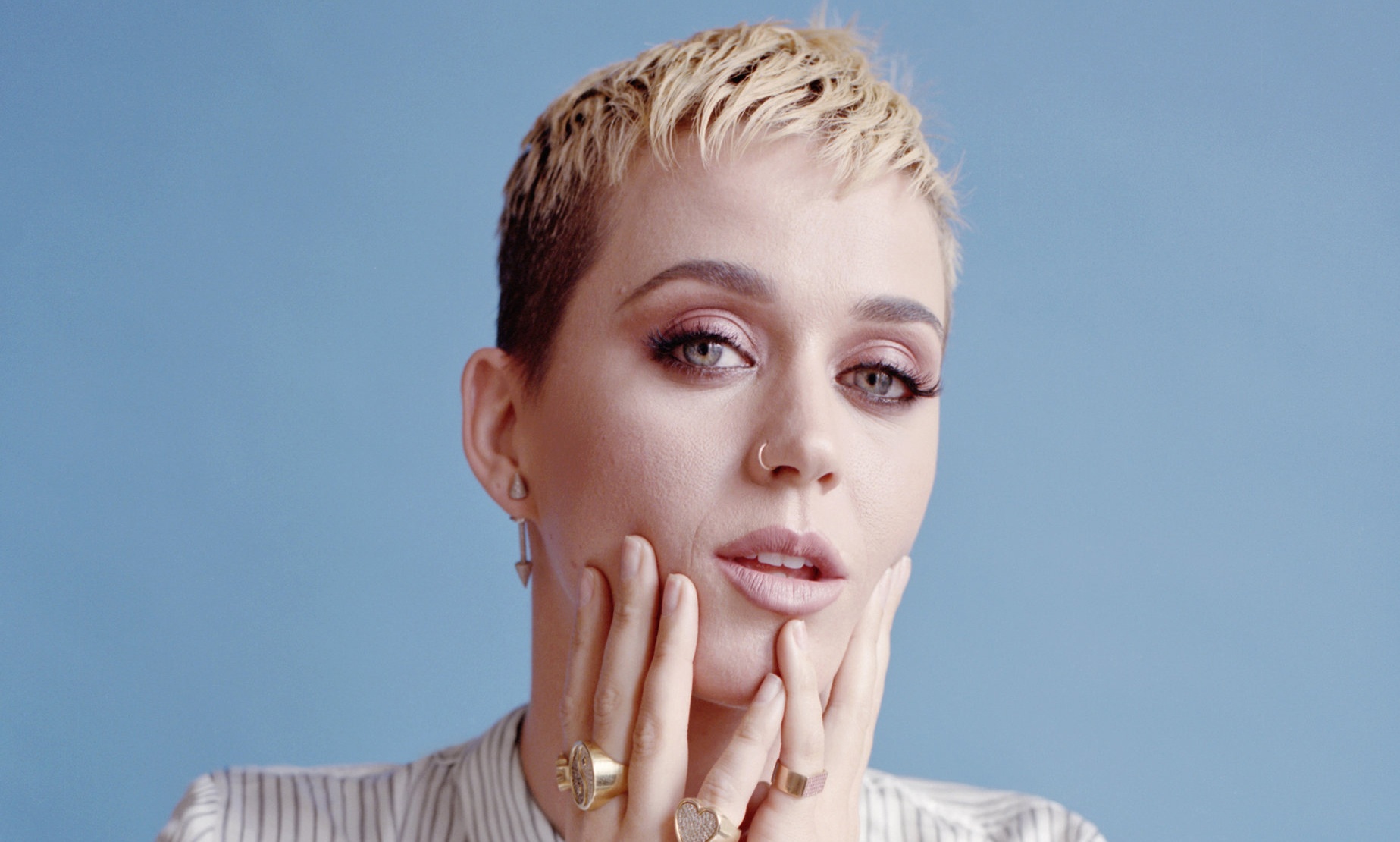 Katy Perry coi tat ca giai thuong am nhac deu la gia doi hinh anh